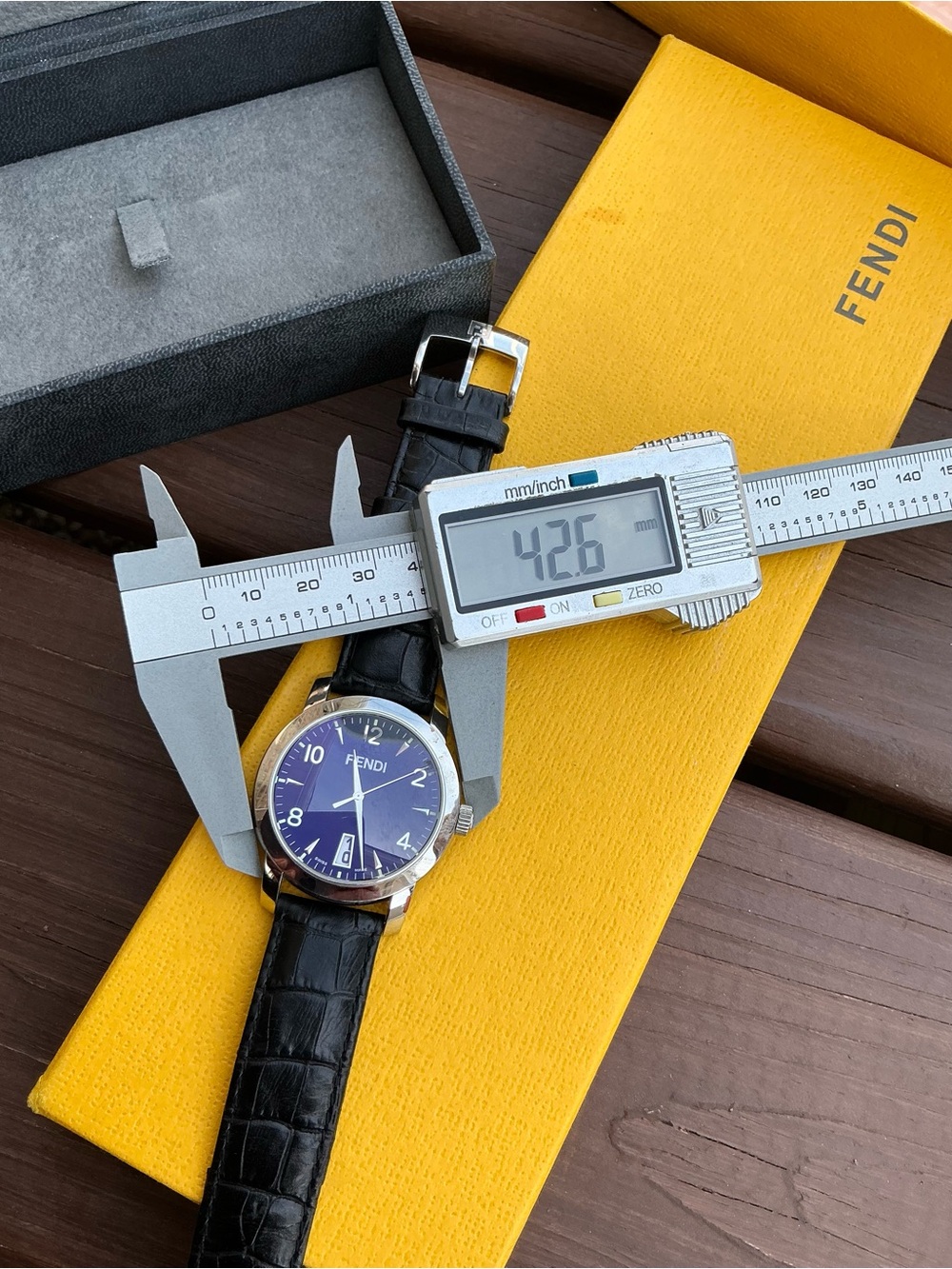 Authentic FENDI  DRESS watch 🔥🔥 - Picture 8 of 16